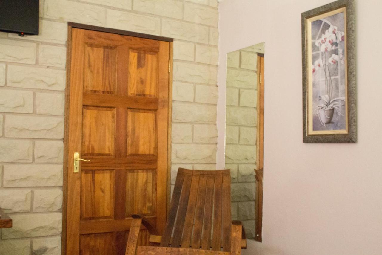 Imperani Guesthouse Ficksburg Bagian luar foto